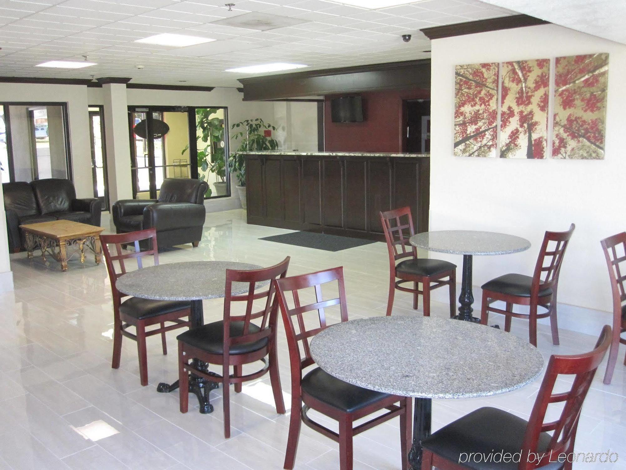 Red Roof Inn & Suites Fayetteville-Fort Bragg Exterior foto